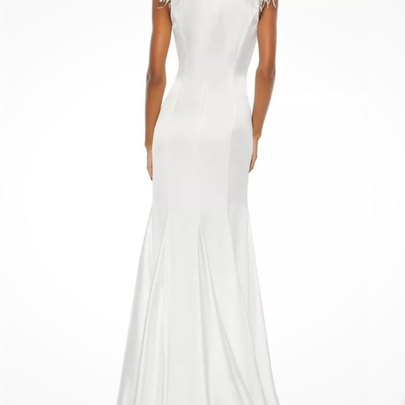 MacDuggal White Feather-Trimmed Gown 68137, White MRSP $798 - Picture 4 of 10